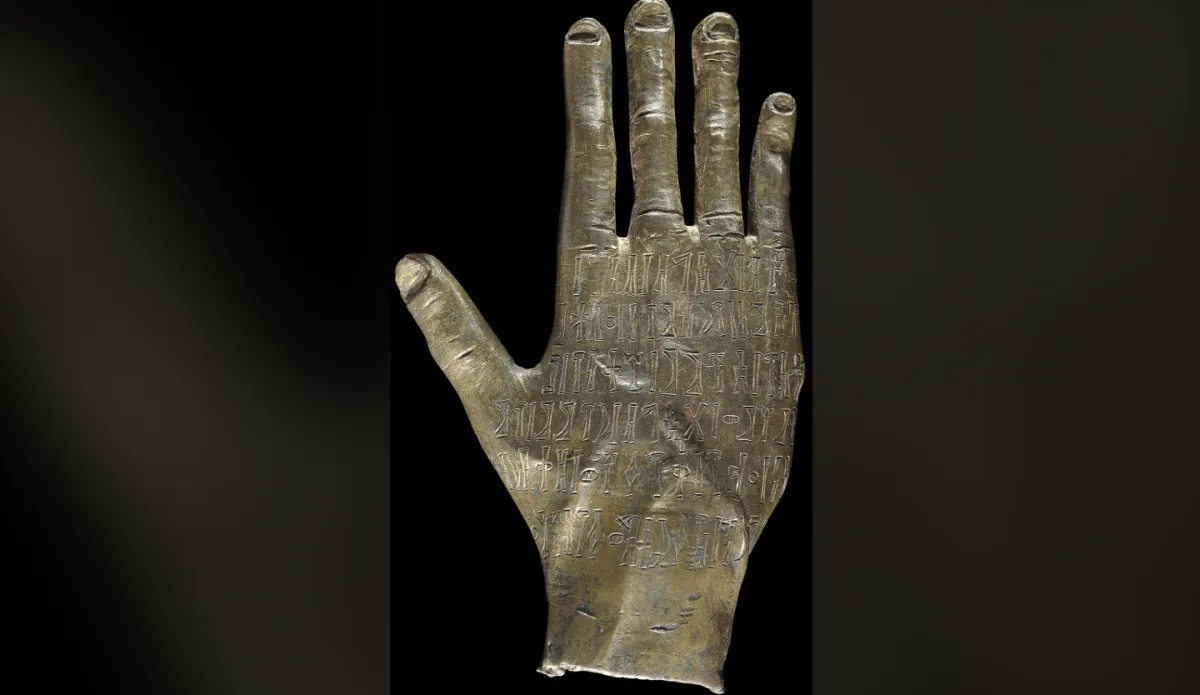 A Bronze Hand Offered to an Ancient Arabian Moon God Has Survived Nearly 2,000 Years