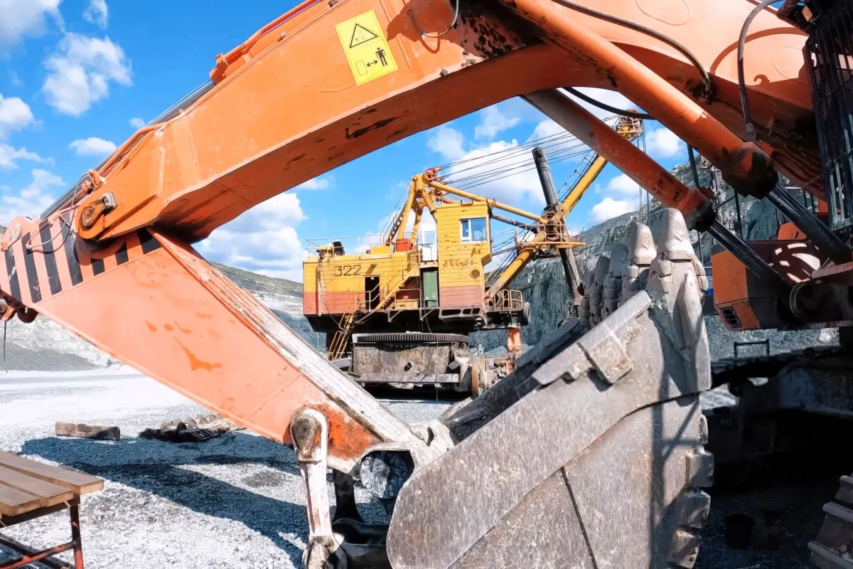 Large Mining Excavators