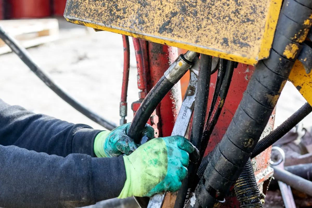 Repairing Hydraulic Pipes Of Working Machine Hydraulic Machines