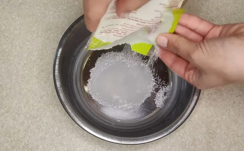 Remove Urine Stains and Limescale from a Toilet