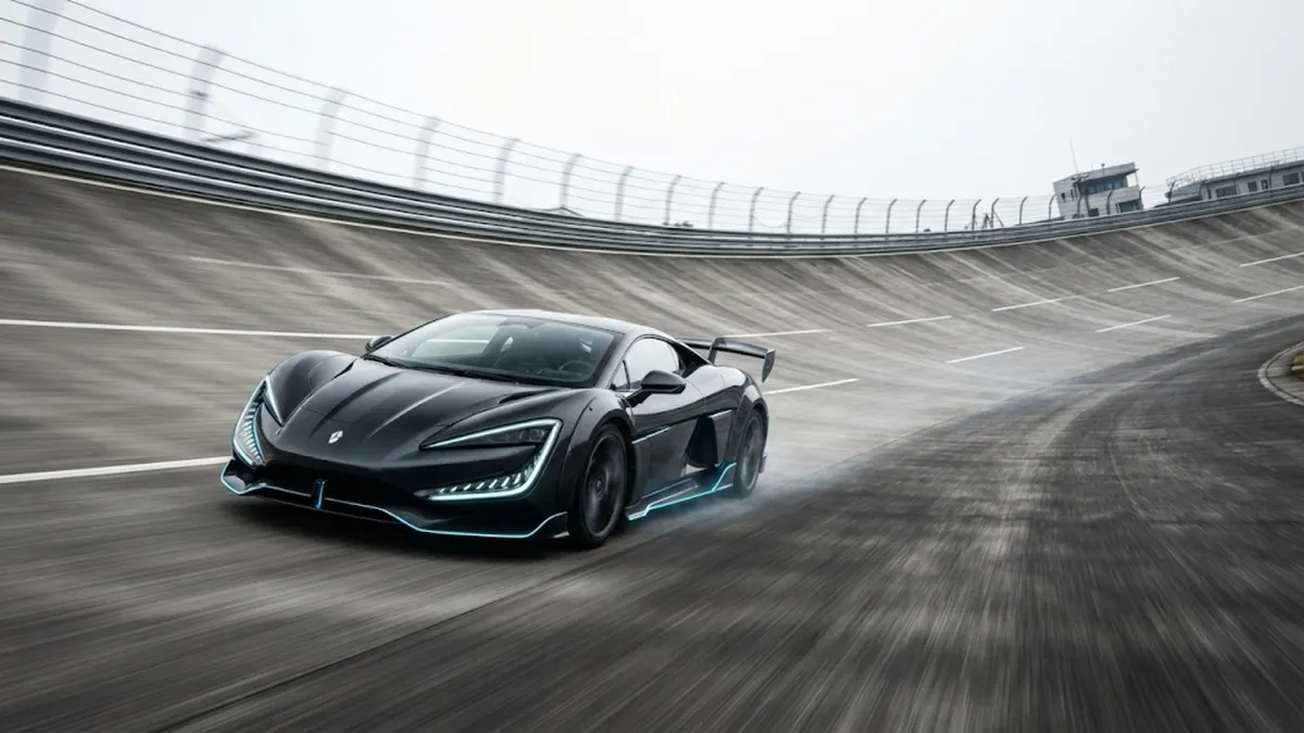 Yangwang U9 Xtreme Electric Hypercar on High-Speed Banked Track