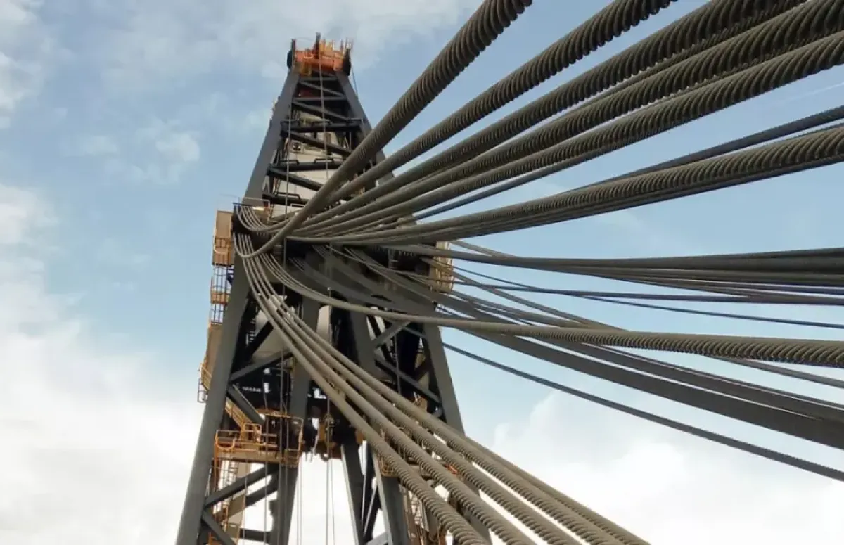 A Cable No Thicker Than Your Wrist Holds Tens of Tons Overhead—Here’s the Science Behind It