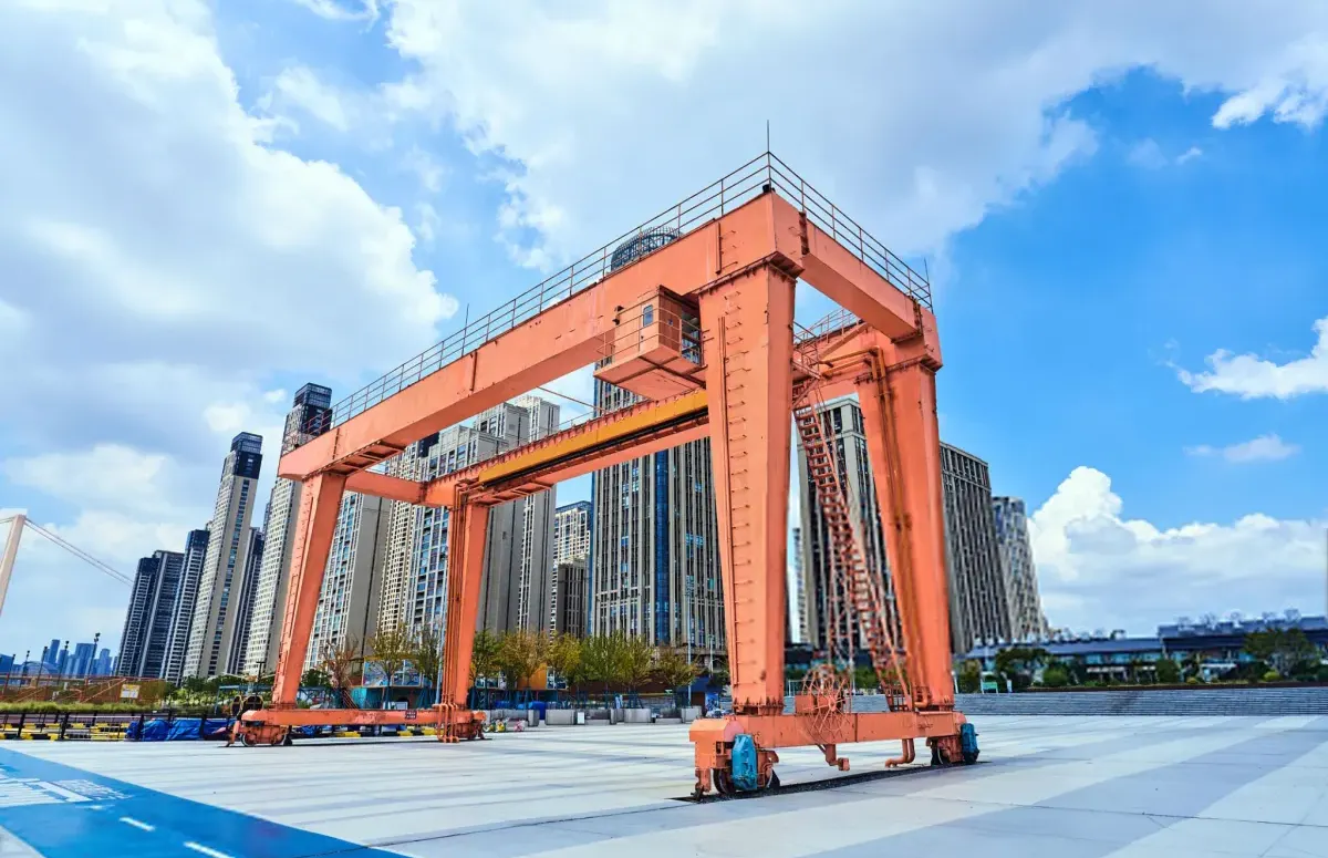 Different Types of Cranes and Their Role in Cargo Handling