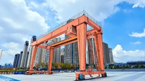 Different Types of Cranes and Their Role in Cargo Handling