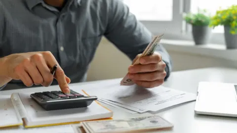Demurrage, Detention, and Storage Charges in Shipping: What's the Difference?