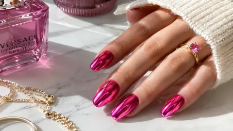 Shine in the Summer Sun With These 19 Gorgeous Chrome and Mirror Nail Ideas