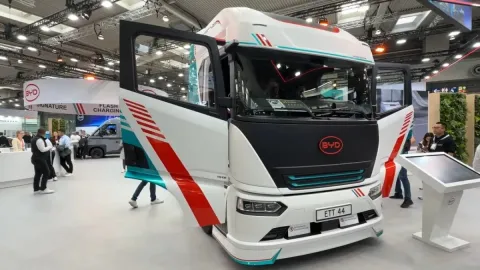 BYD Takes on Europe's Truck Giants With an Electric Truck That Charges in 20 Minutes