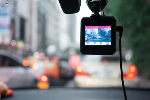 The 16 Highest-Rated Dash Cams You Can Buy on Amazon Right Now