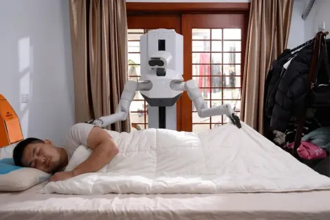 These 17 Photos Reveal What Really Happens When an AI Robot Lives With You