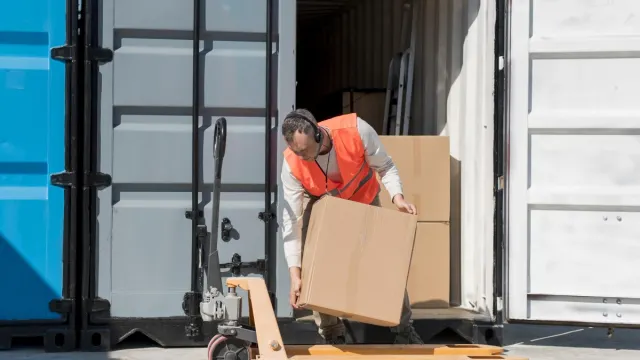 Tare Weight, Net Weight & Gross Weight in Shipping: The Complete 2025–2026 Guide