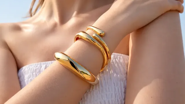 What Is a Gold Bangle and How Is It Different From a Bracelet?